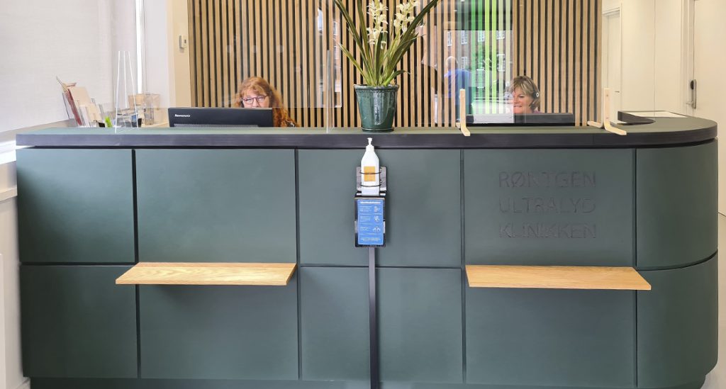 Receptionsdisk til røntgenklinik